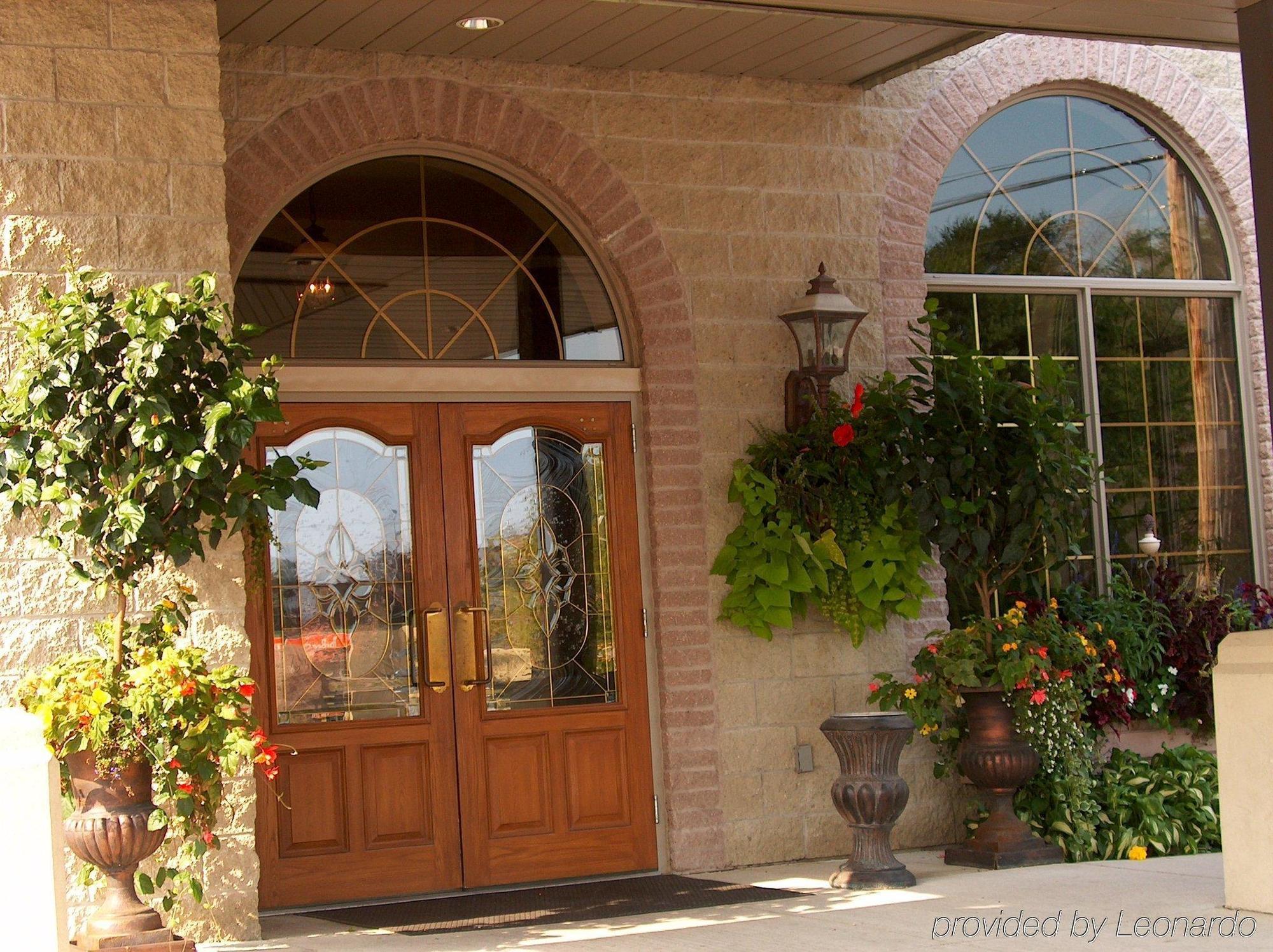 Stone Gate Inn Orillia Exterior photo