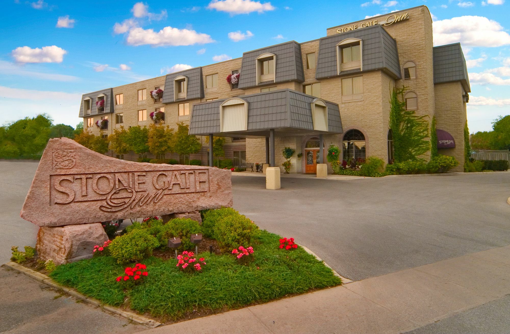 Stone Gate Inn Orillia Exterior photo